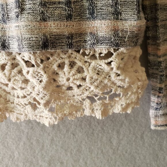 Jolt Womens Plaid Long Sleeve Top Lace Trim Button Cuff Large Poly Rayon Spandex - Picture 2 of 8